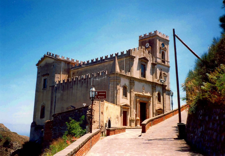 Savoca, un des villages ou Le Parrain a été tourné.